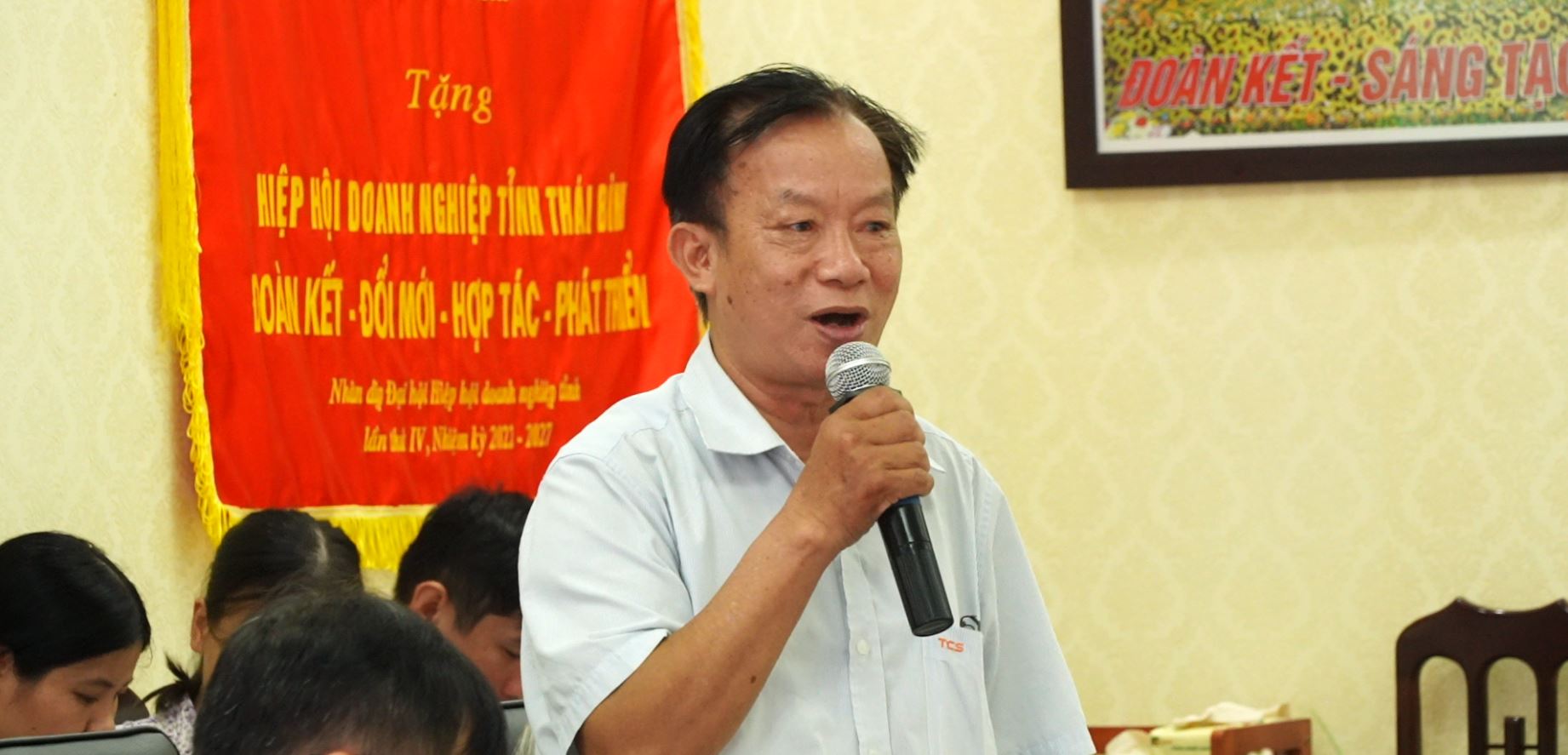 Ông Lương Hồng Tuấn Chủ tịch Hội KH huyện Tiền Hải phát biểu  đánh giá về mô hình TTHTCĐ đổi mới.