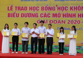 Thái Bình: Trao học bổng “Học không bao giờ cùng” Lan tỏa tinh thần hiếu học và học tập suốt đời