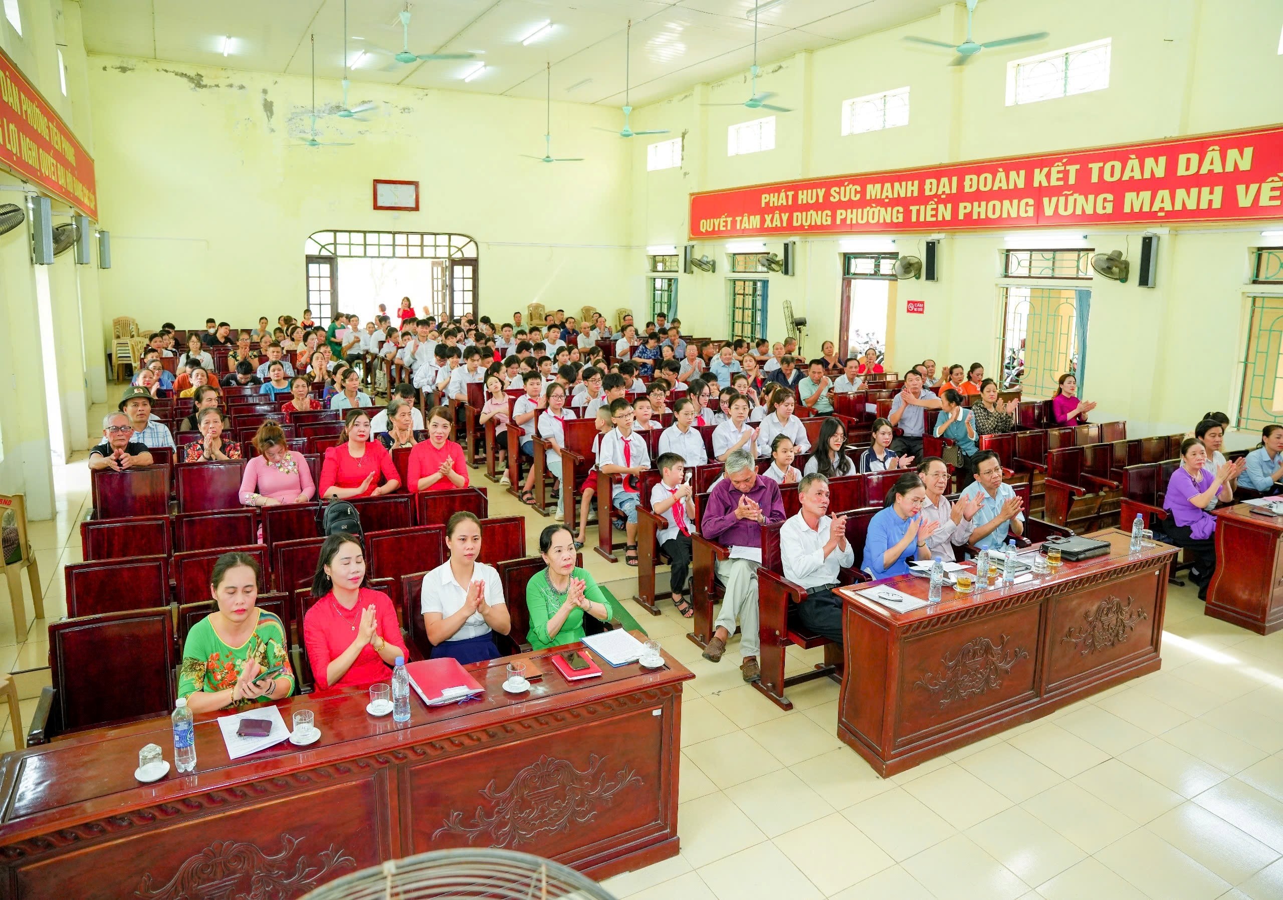 Phường Tiền Phong Thành phố Thái Bình tổ chức Lễ tuyên dương khen thưởng giáo viên, học sinh giỏi các cấp, hỗ trợ học sinh khó khăn, chăm ngoan, hiếu học