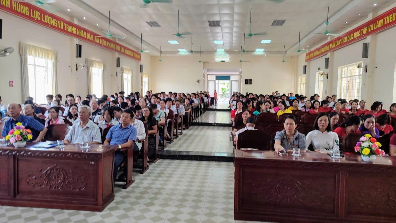 PHƯỜNG TRẦN LÃM TUYÊN DƯƠNG KHEN THƯỜNG GIÁO VIÊN, HỌC SINH GIỎI CÁC CẤP,  HỖ TRỢ HỌC SINH KHÓ KHĂN, CHĂM NGOAN, HIẾU HỌC