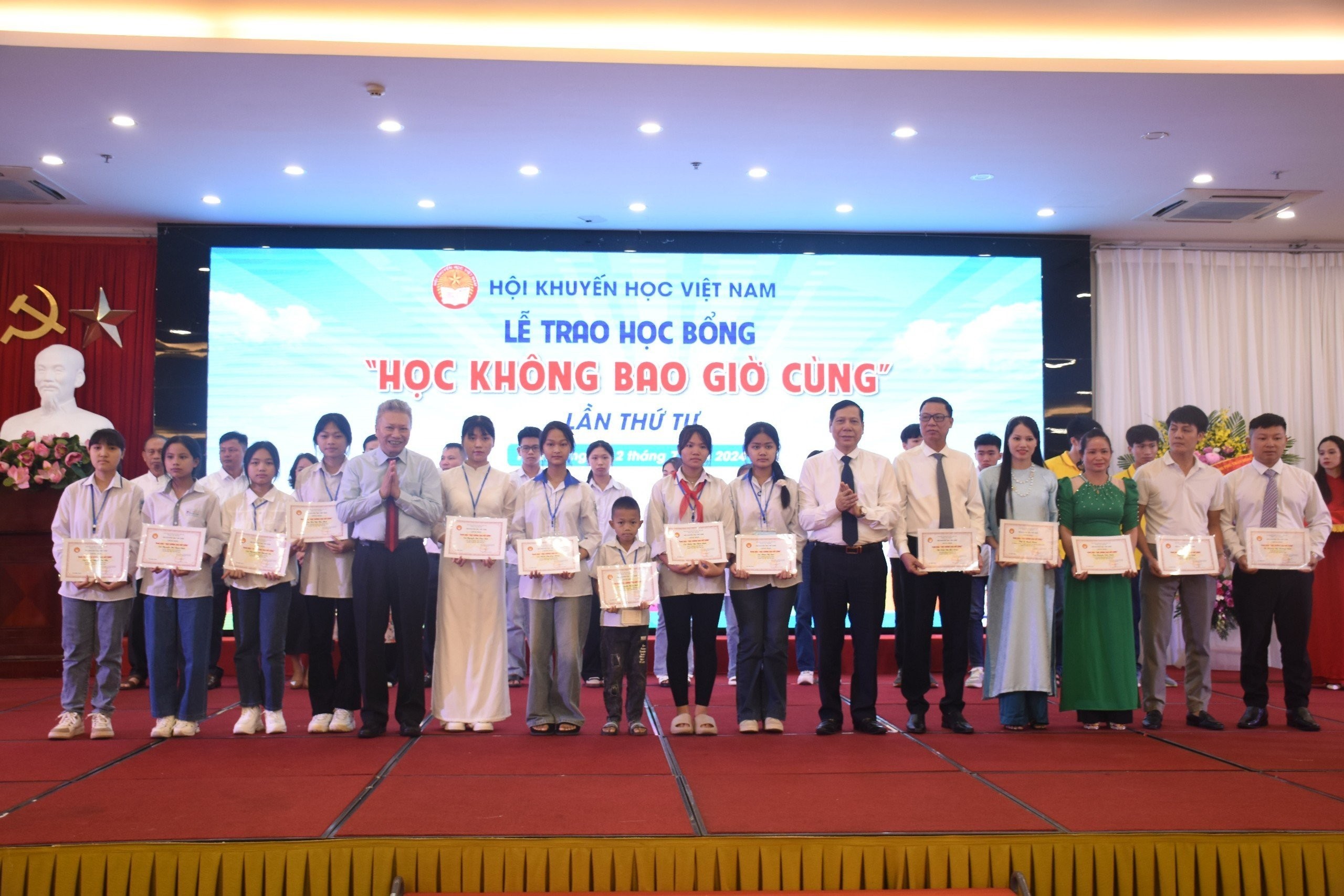 Tình ca Khuyến học, Khuyến tài