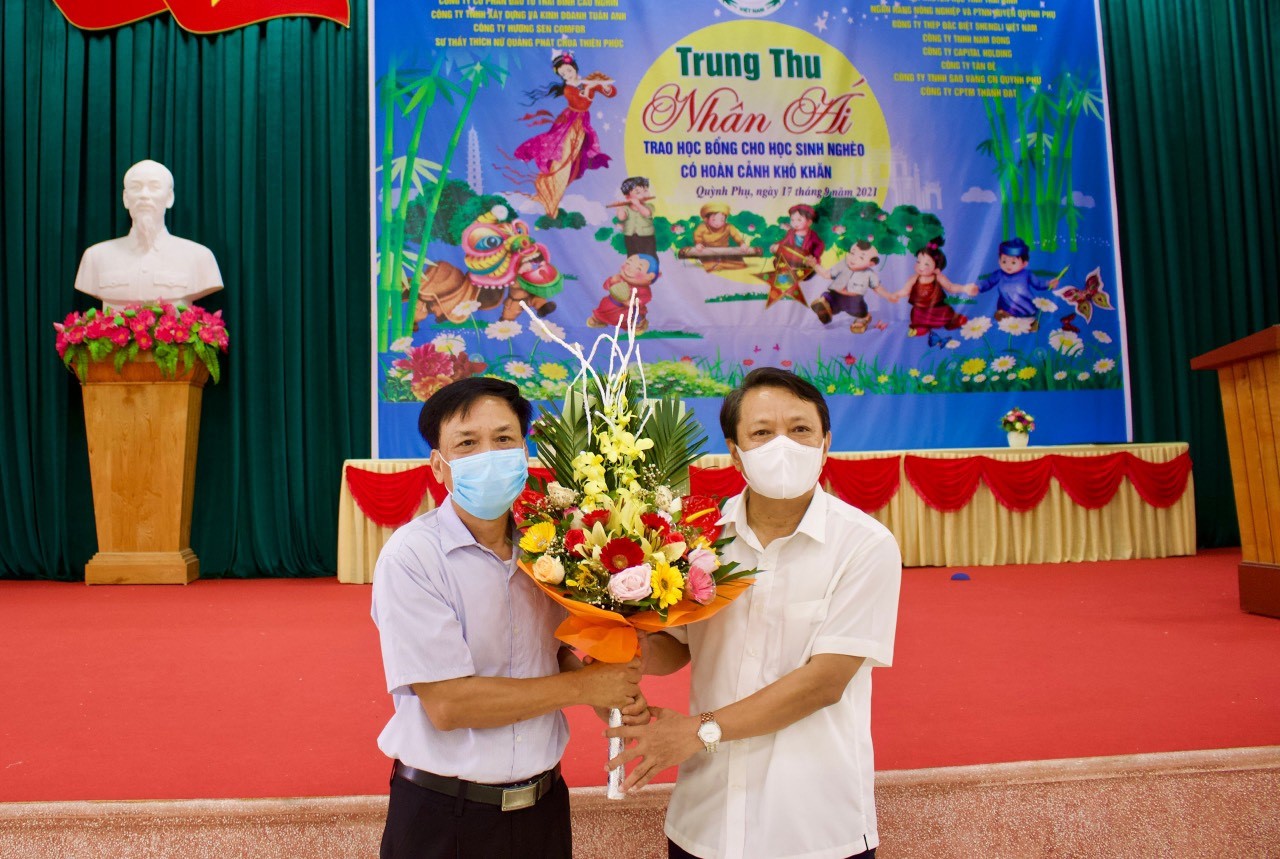 Thắp sáng ước mơ đến trường của các cháu học sinh nghèo huyện Quỳnh Phụ