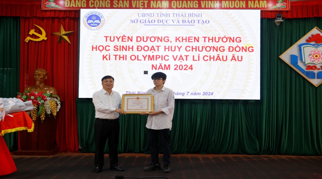 Thái Bình: Tuyên dương, khen thưởng học sinh đoạt Huy chương Đồng tại Kỳ thi Olympic Vật lý Châu Âu (EuPhO) năm 2024